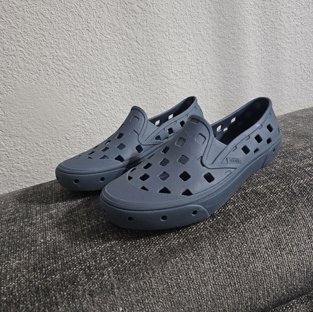 Vans slip on